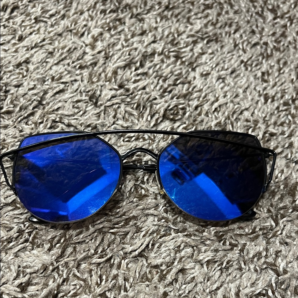 Stylish Blue Aviator Sunglasses